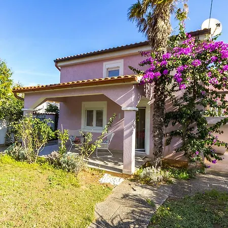 Pink House Tanja