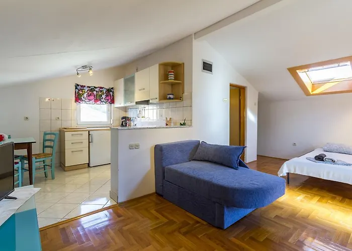 Pink House Tanja 펜션 메덜린