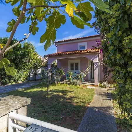 Pink House Tanja Holiday home Medulin