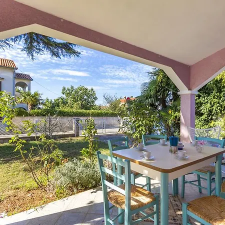 Pink House Tanja